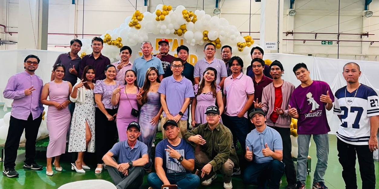 Team working in warehouse